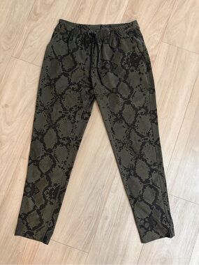 lululemon athletica Olive and Black Snake-Print Jogger Pants 4